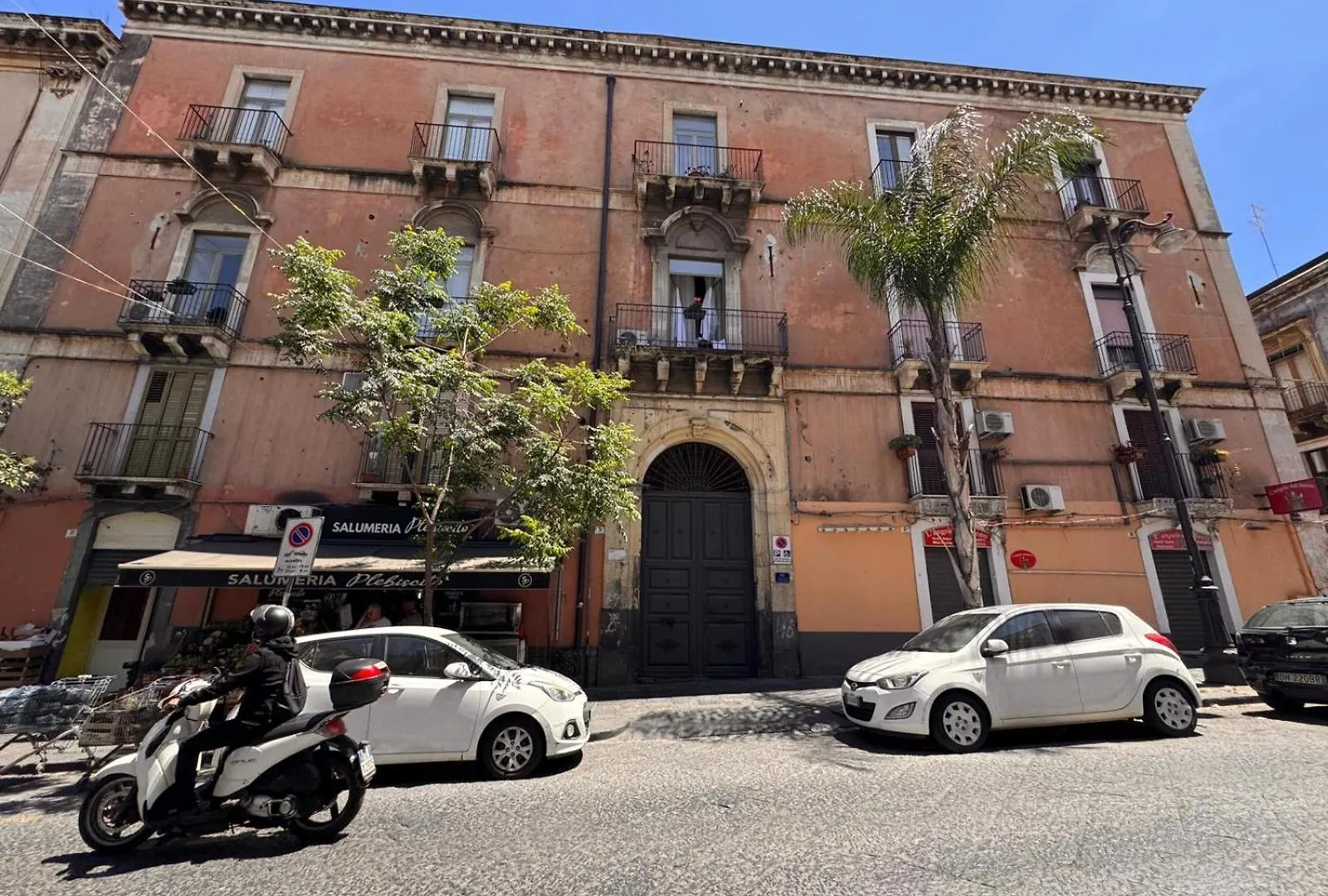 Dimore Del Plebiscito B&B カターニア